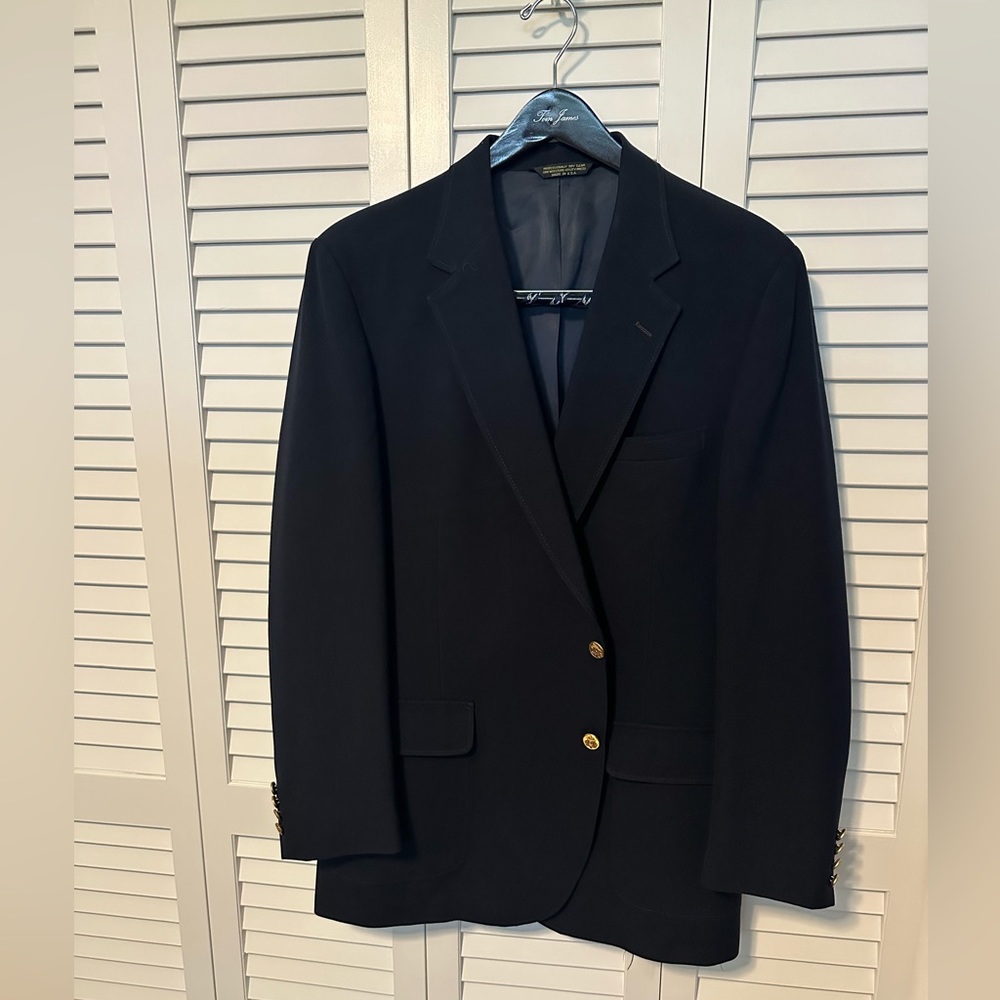 Like new navy blue blazer, partially lined, perfect for summer.